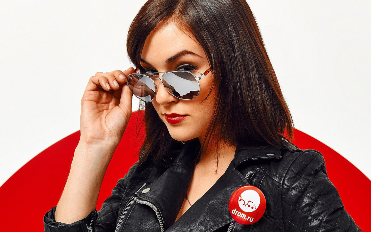 Fondo de pantalla Sasha Grey in Sunglasses 1440x900