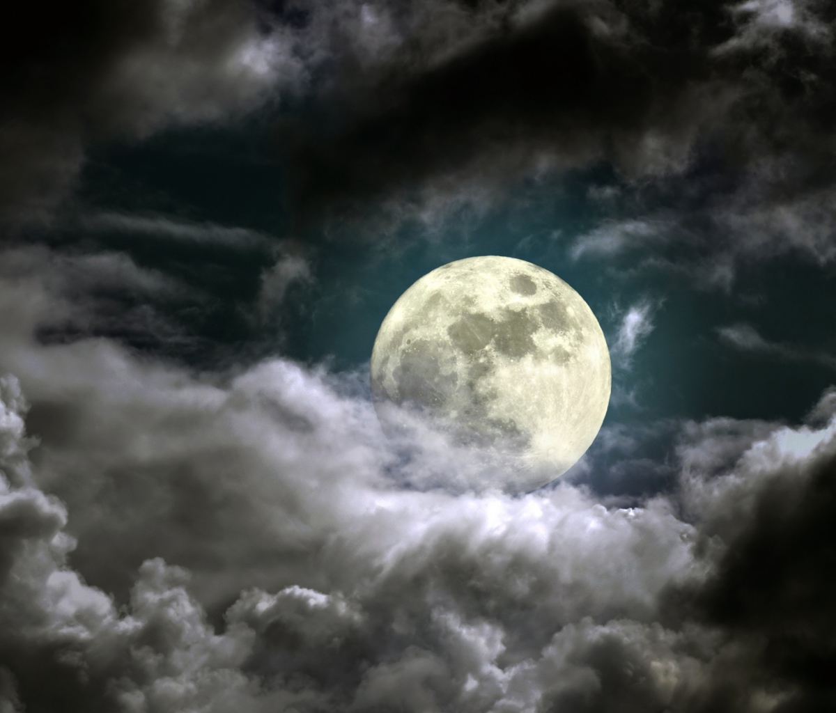 Das Full Moon Behind Heavy Clouds Wallpaper 1200x1024