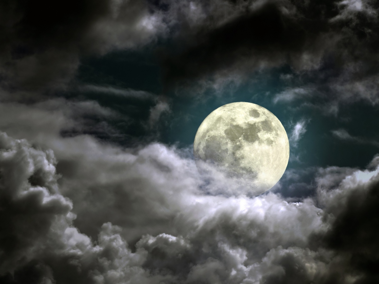 Full Moon Behind Heavy Clouds wallpaper 1280x960