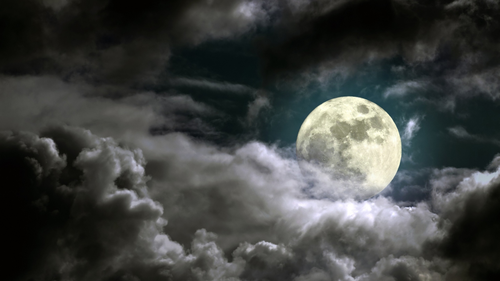 Full Moon Behind Heavy Clouds screenshot #1 1600x900