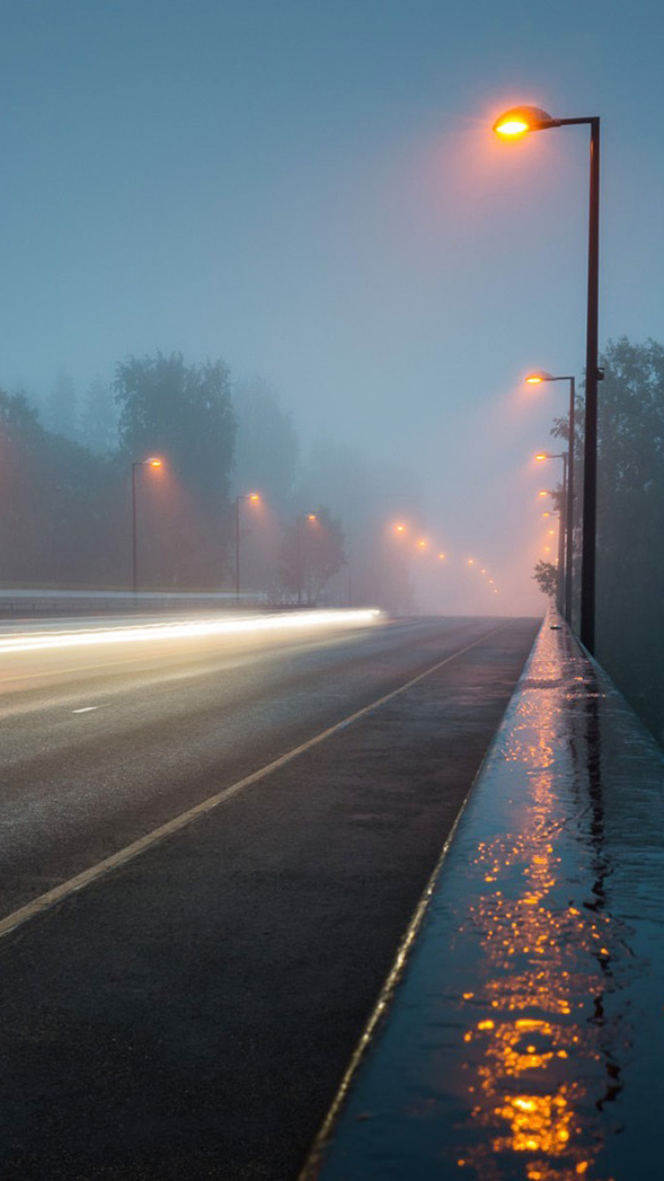 Das Road in Fog Wallpaper 750x1334