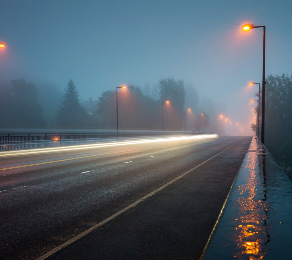 Das Road in Fog Wallpaper 960x854