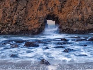 Обои Pfeiffer Beach 320x240