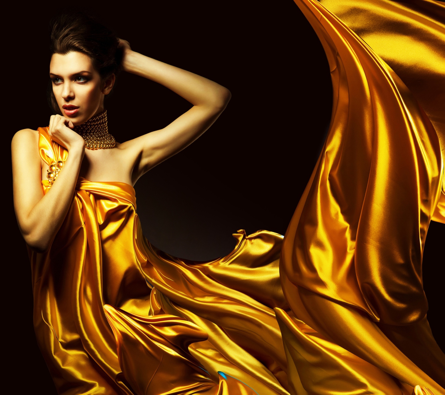 Golden Lady wallpaper 1440x1280