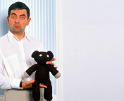 Mr Bean with Knitted Brown Teddy Bear wallpaper 176x144