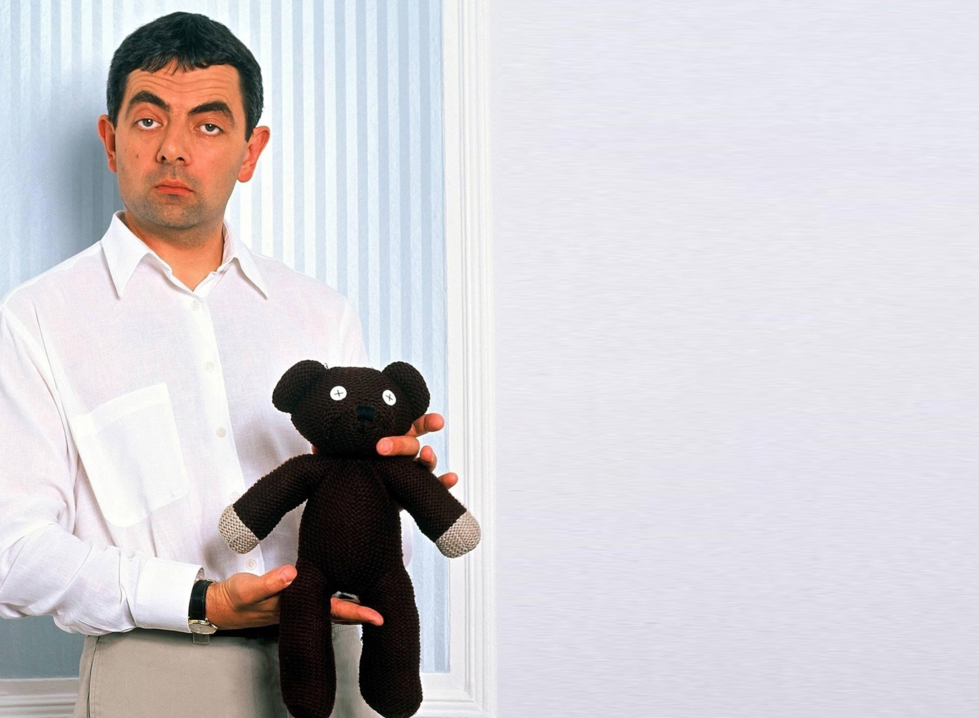 Mr Bean with Knitted Brown Teddy Bear wallpaper 1920x1408