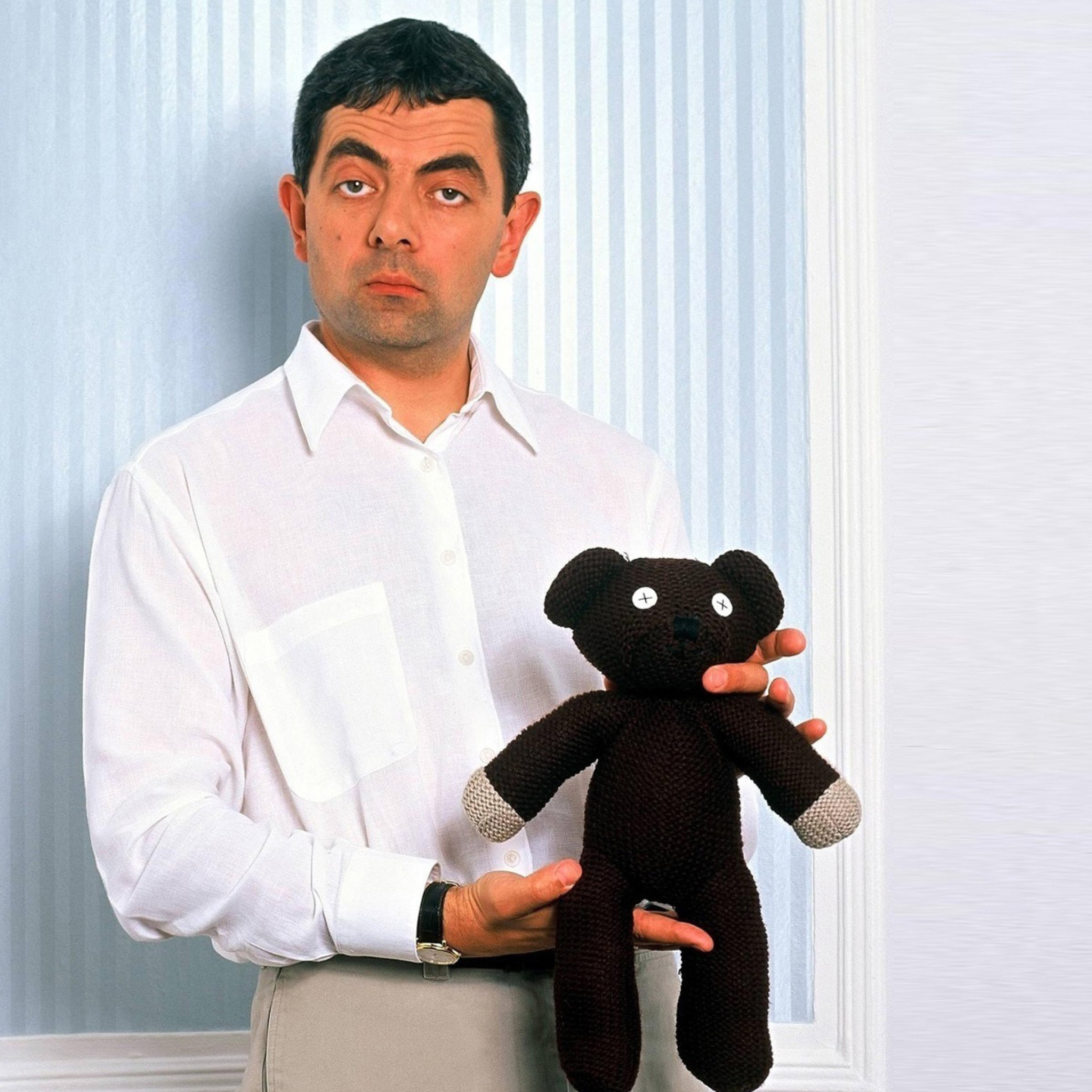 Mr Bean with Knitted Brown Teddy Bear wallpaper 2048x2048