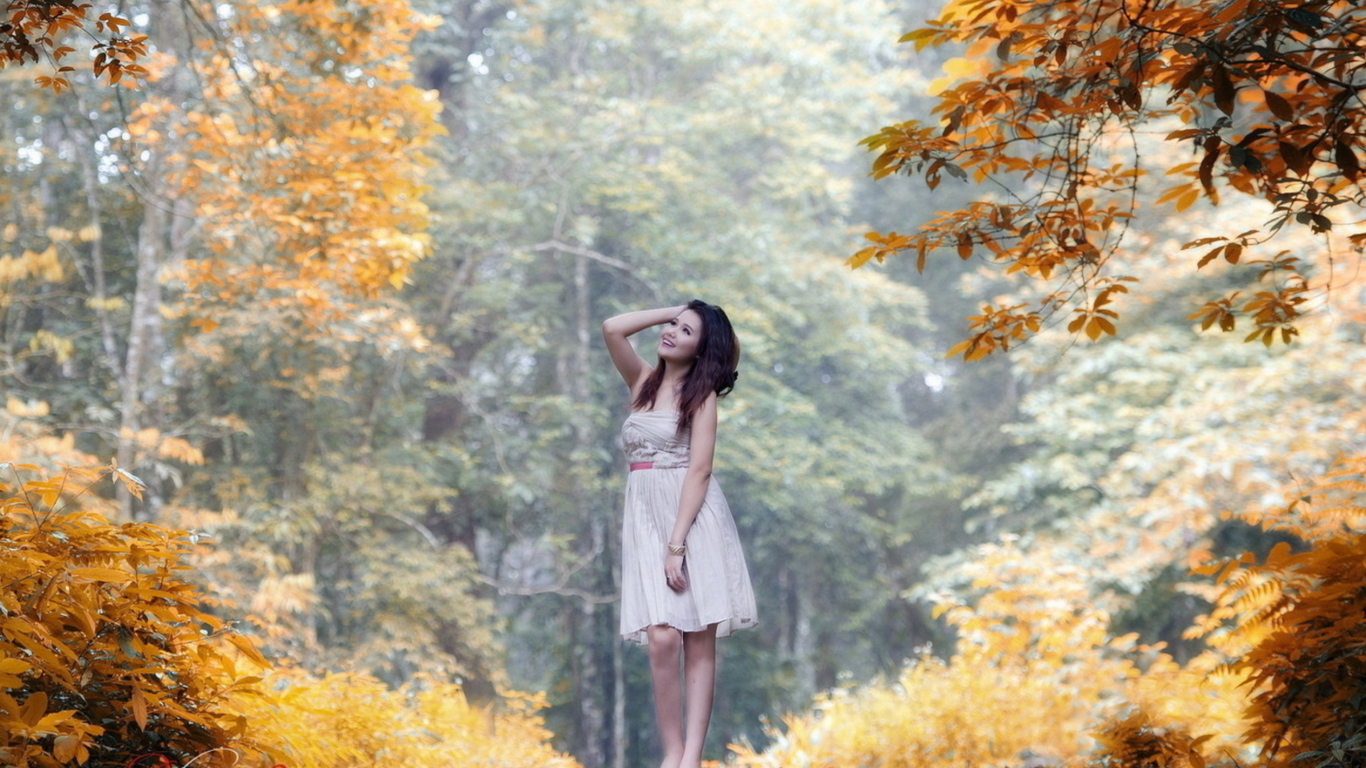 Das Girl In Autumn Forest Wallpaper 1366x768