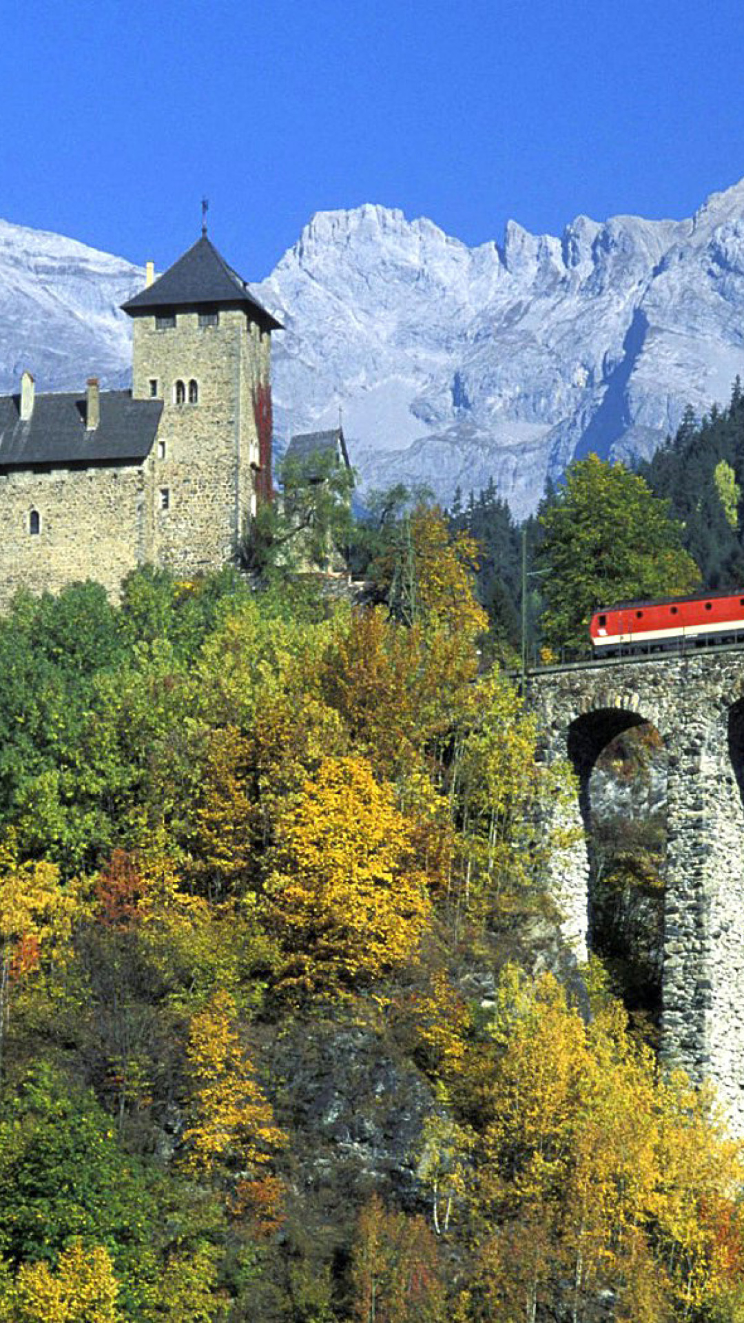Sfondi Austrian Castle and Train 1080x1920