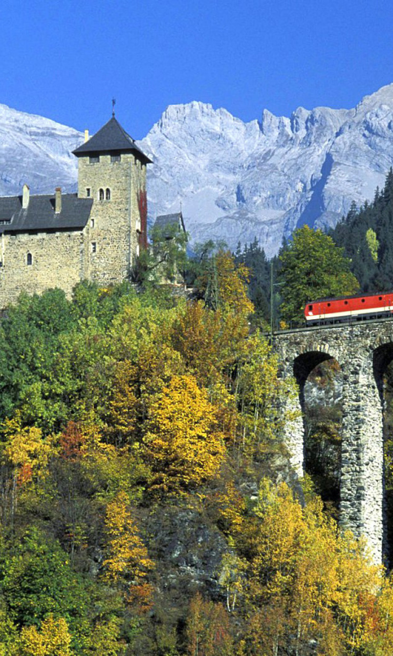 Sfondi Austrian Castle and Train 768x1280