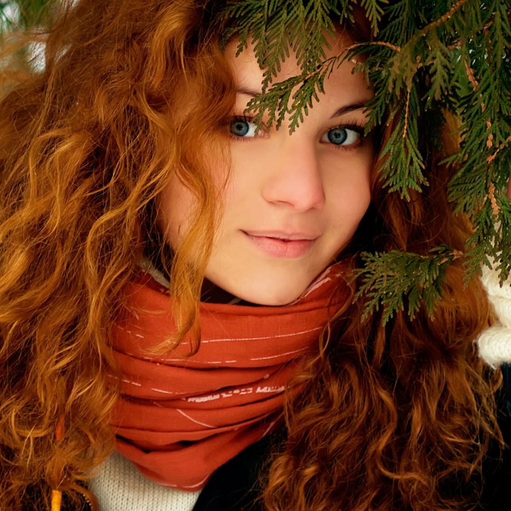 Обои Pretty Redhead 1024x1024