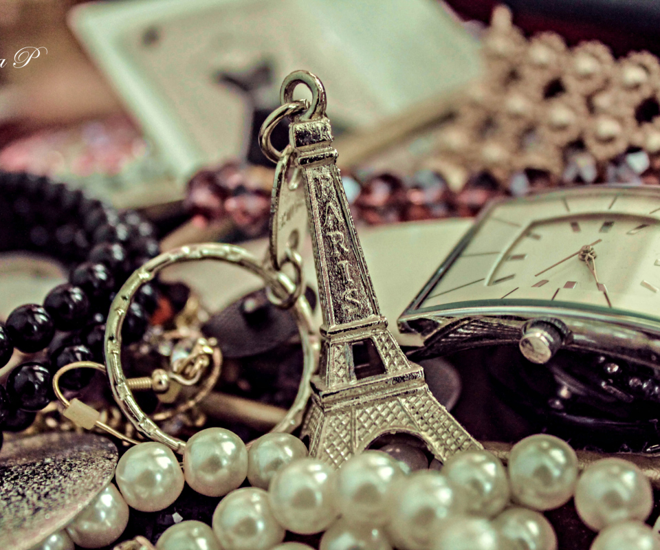 Fondo de pantalla Eiffel Tower Key Chain 960x800