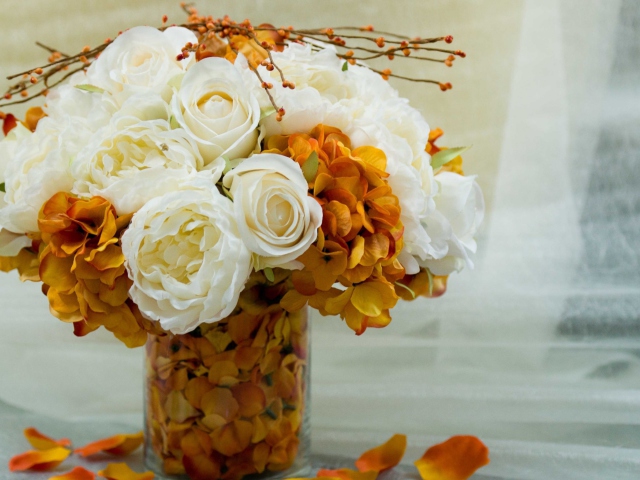 Sfondi Autumn Bouquet 640x480