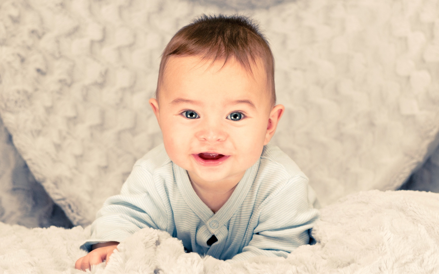 Cute & Adorable Baby wallpaper 1440x900