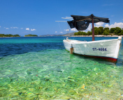 Boat In Croatia wallpaper 176x144