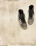 Das Grungy Sneakers Wallpaper 128x160