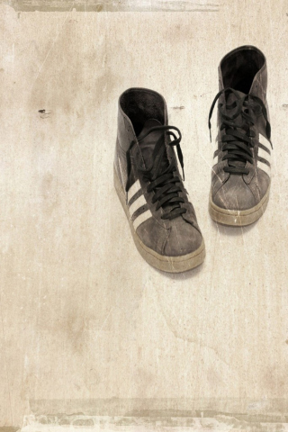 Grungy Sneakers wallpaper 320x480