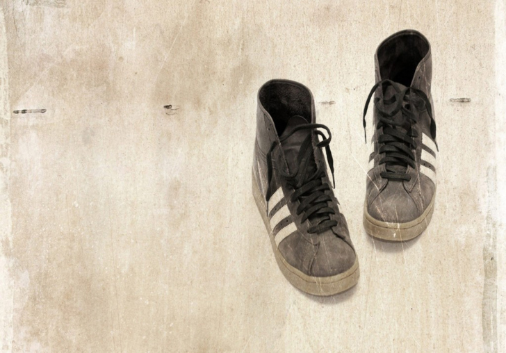 Grungy Sneakers wallpaper