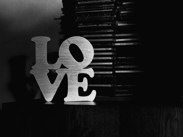 Fondo de pantalla Love Black And White Sign 640x480