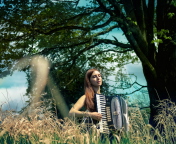 Das Girl Playing Accordion Wallpaper 176x144