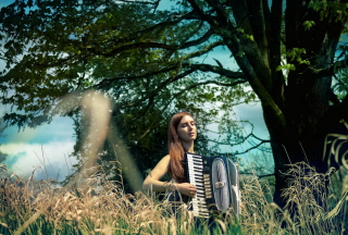 Kostenloses Girl Playing Accordion Wallpaper für Android, iPhone und iPad