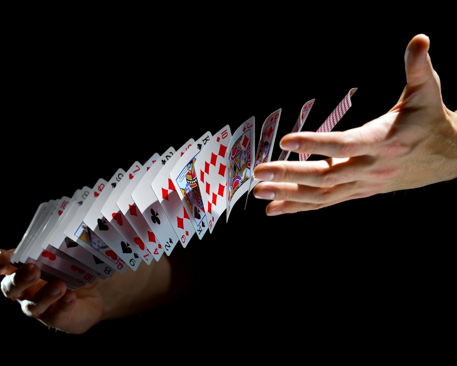 Playing cards trick wallpaper 1600x1280