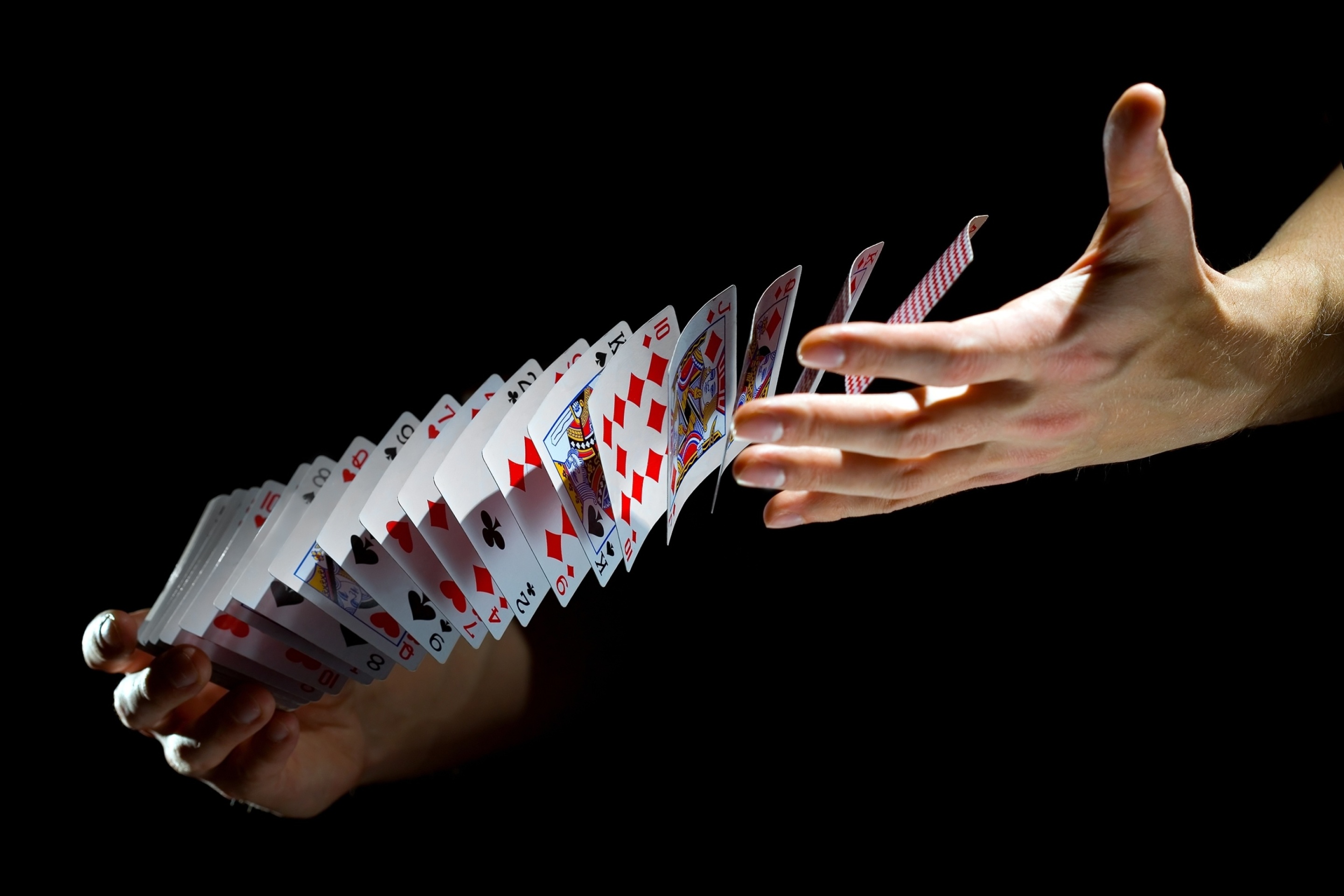 Playing cards trick wallpaper 2880x1920