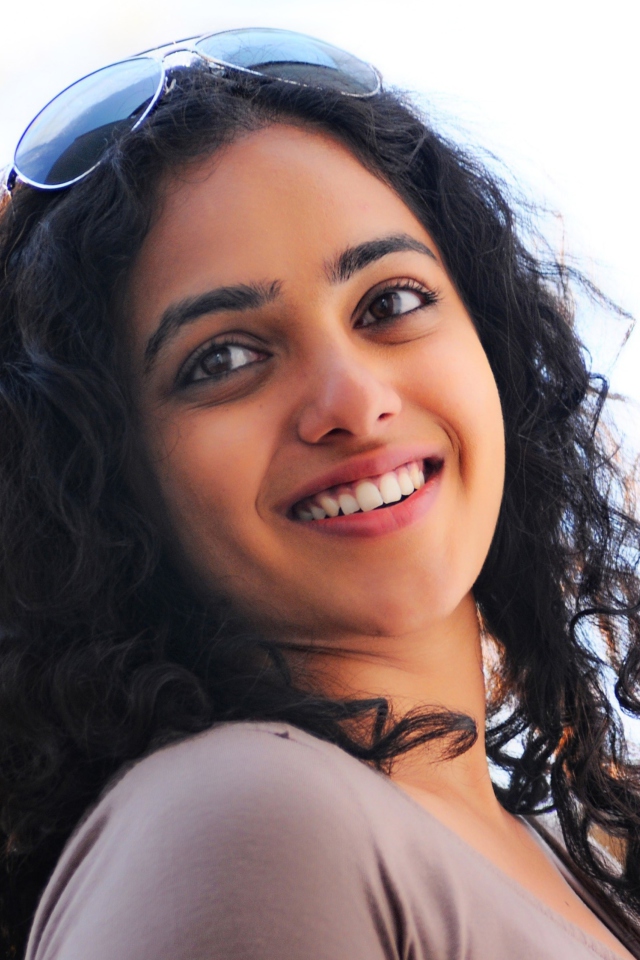 Fondo de pantalla Actress Nithya Menon 640x960