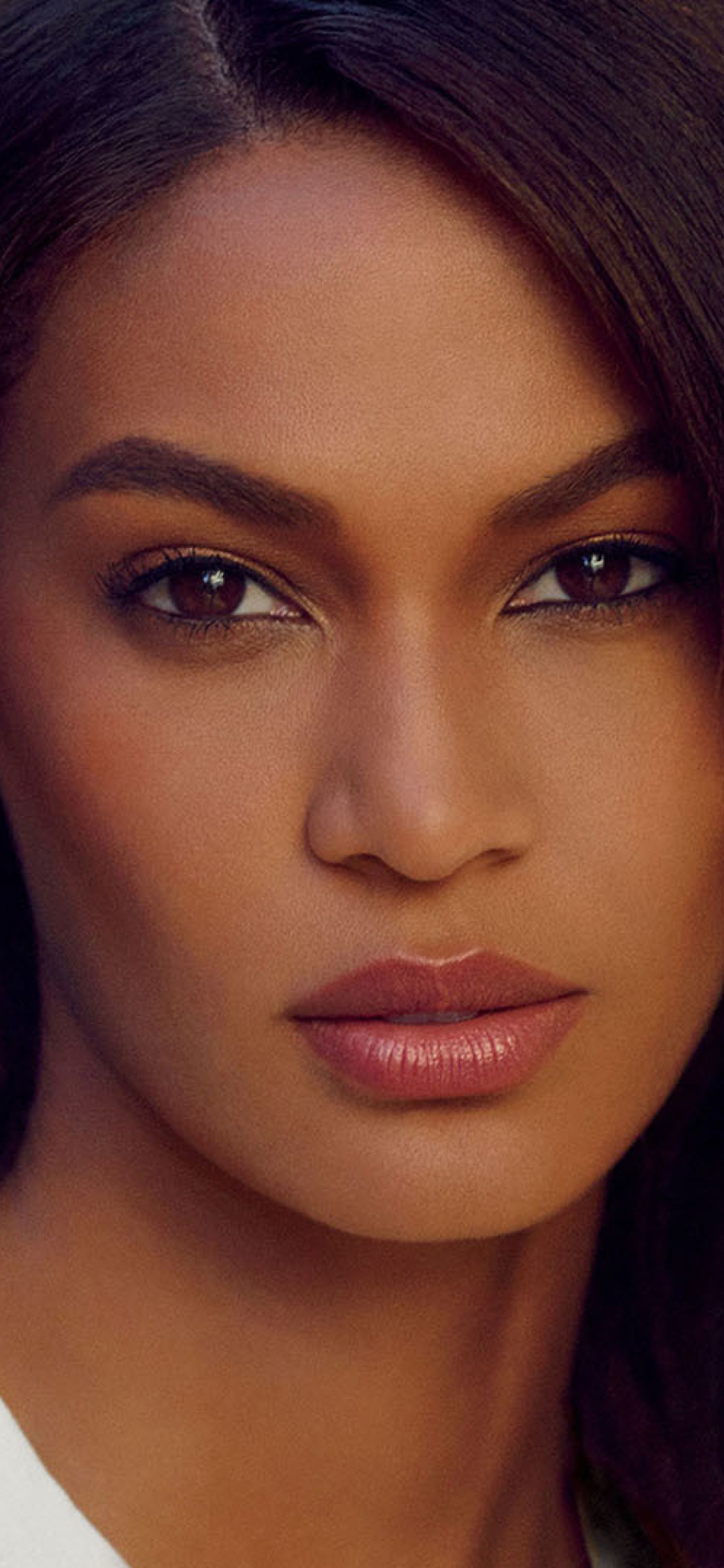 Fondo de pantalla Joan Smalls 1170x2532