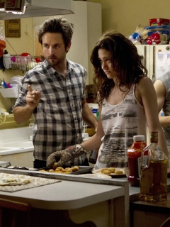 Fondo de pantalla Shameless Kitchen with Fiona 240x320