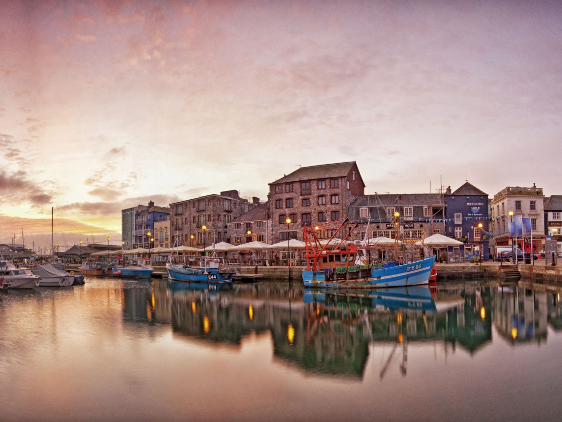 Das Fishing Boats On Waterfront Wallpaper 1152x864