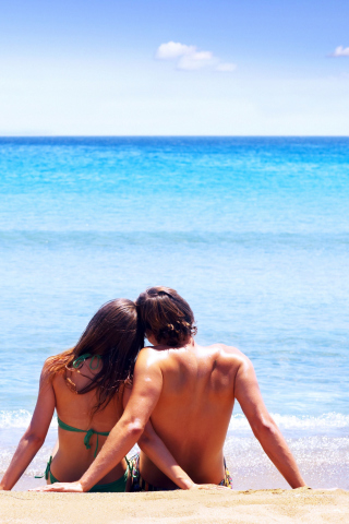 Couple On Beach screenshot #1 320x480