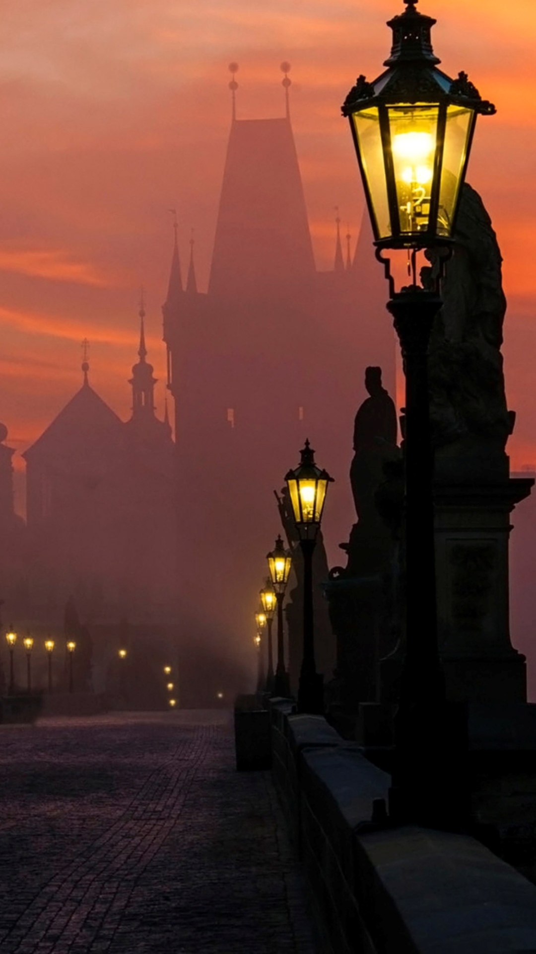 Das Charles Bridge - Prague in fog Wallpaper 1080x1920