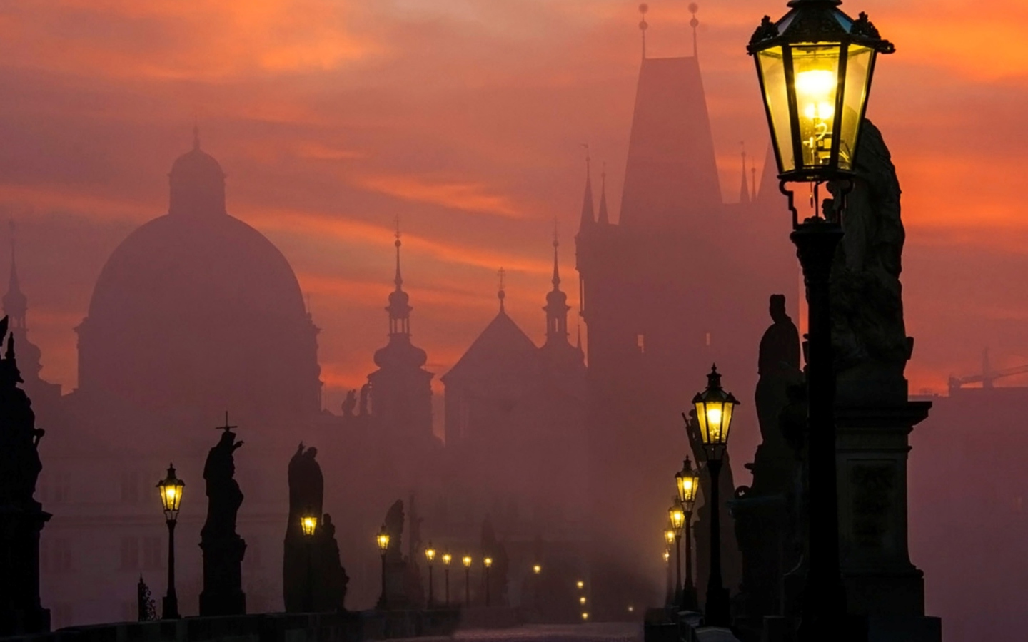 Sfondi Charles Bridge - Prague in fog 1440x900