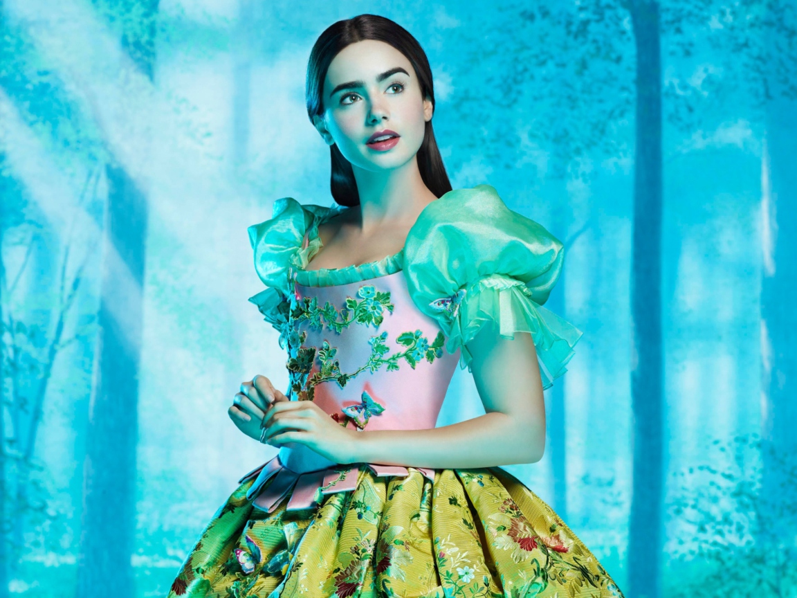 Обои Lily Collins As Snow White 1152x864