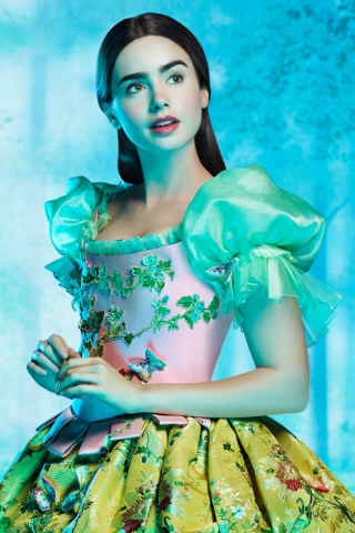 Sfondi Lily Collins As Snow White 320x480