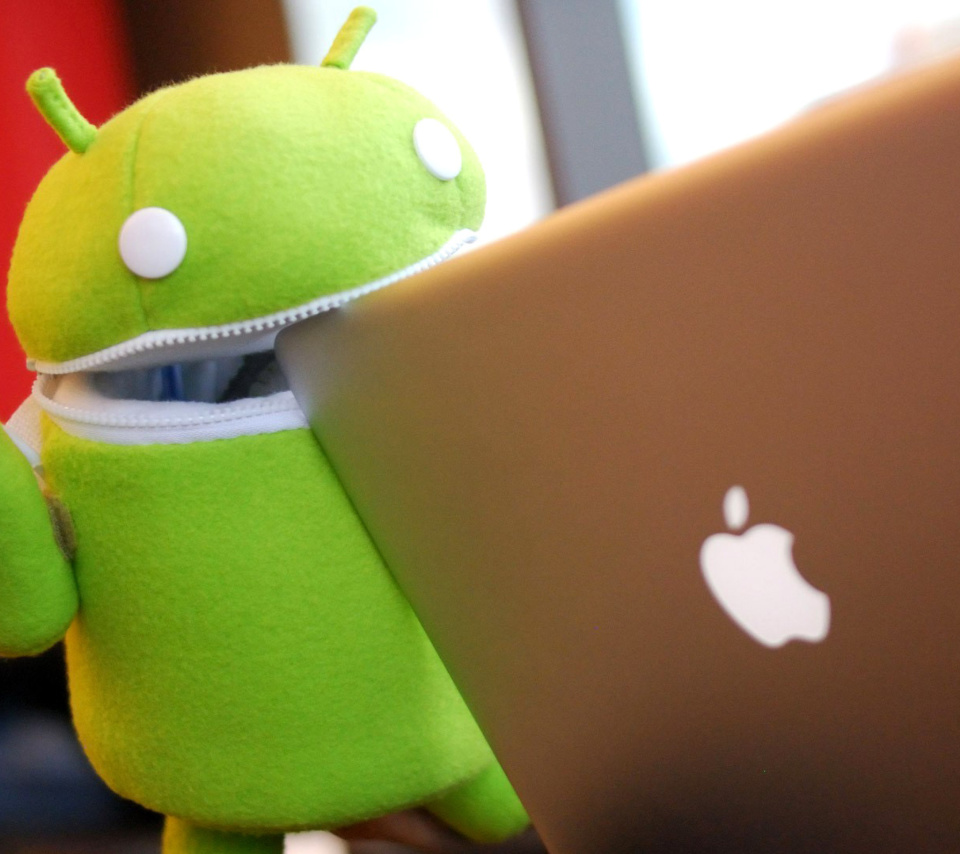 Android Robot and Apple MacBook Air Laptop wallpaper 960x854