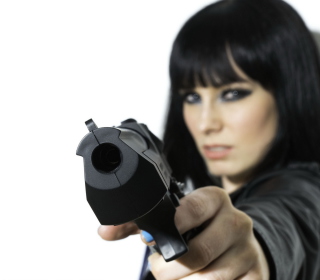 Kostenloses Brunette With Gun Wallpaper für iPad