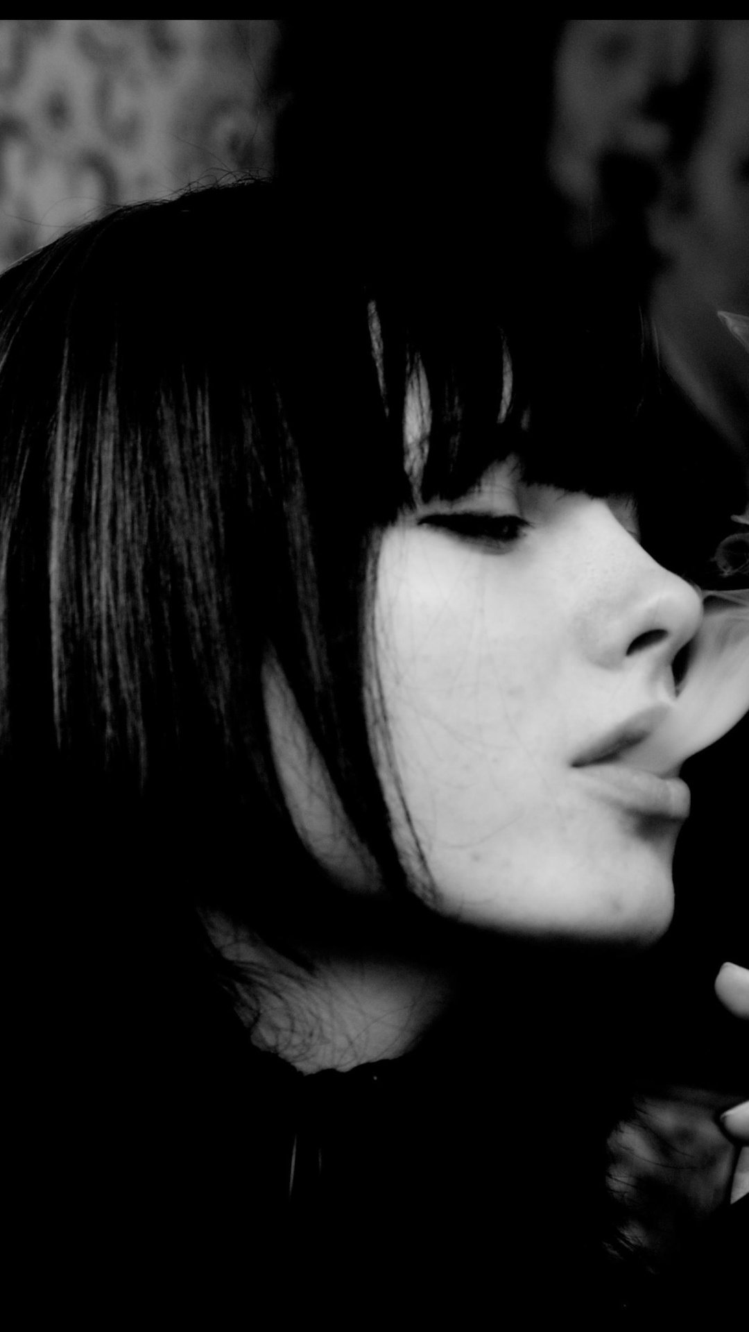 Black and white photo smoking girl wallpaper 1080x1920