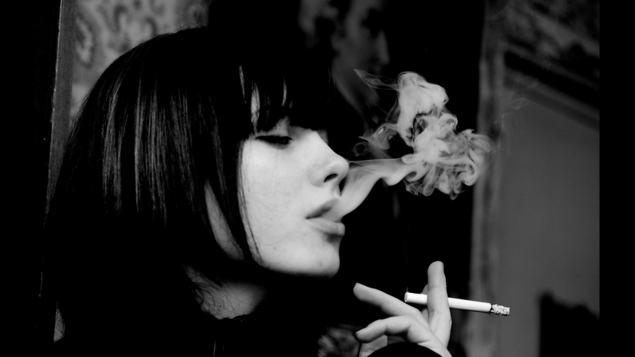 Black and white photo smoking girl wallpaper 1280x720