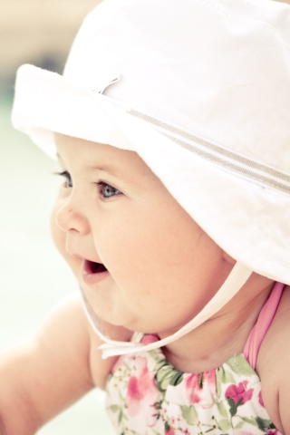 Cute Baby In Hat wallpaper 320x480