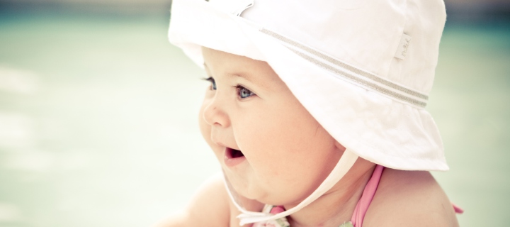 Das Cute Baby In Hat Wallpaper 720x320