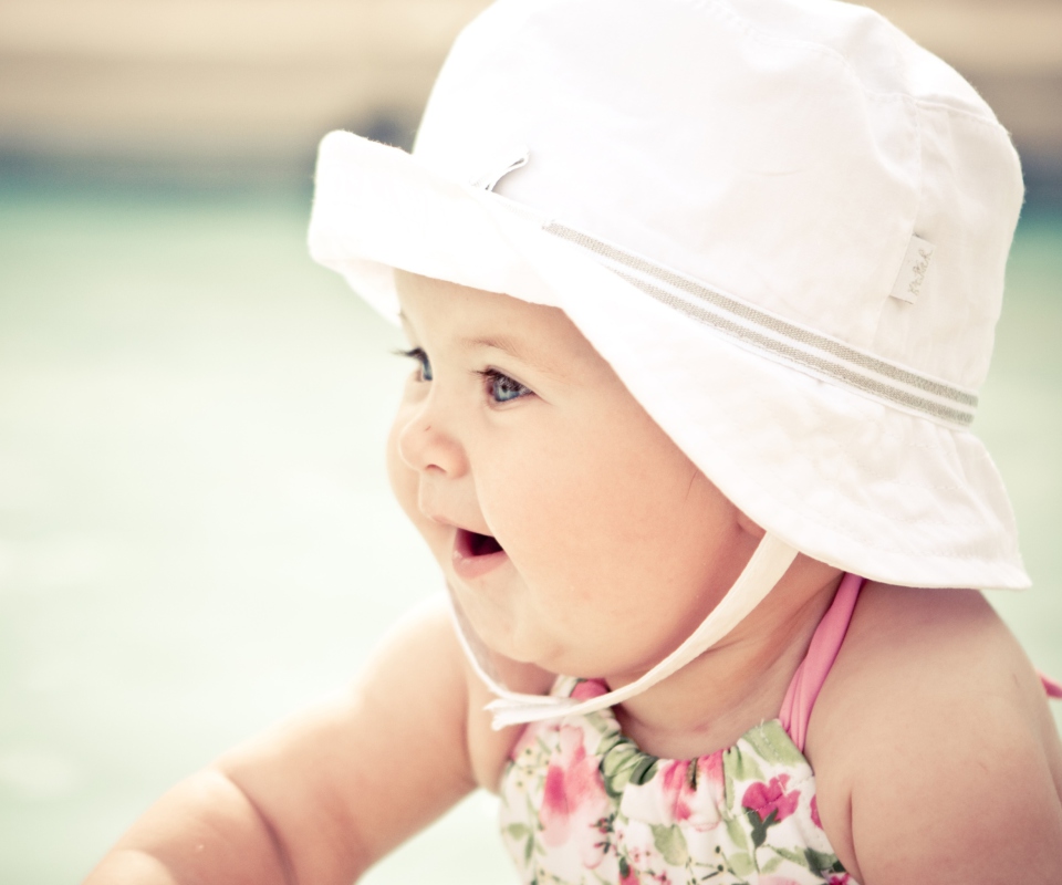 Cute Baby In Hat wallpaper 960x800