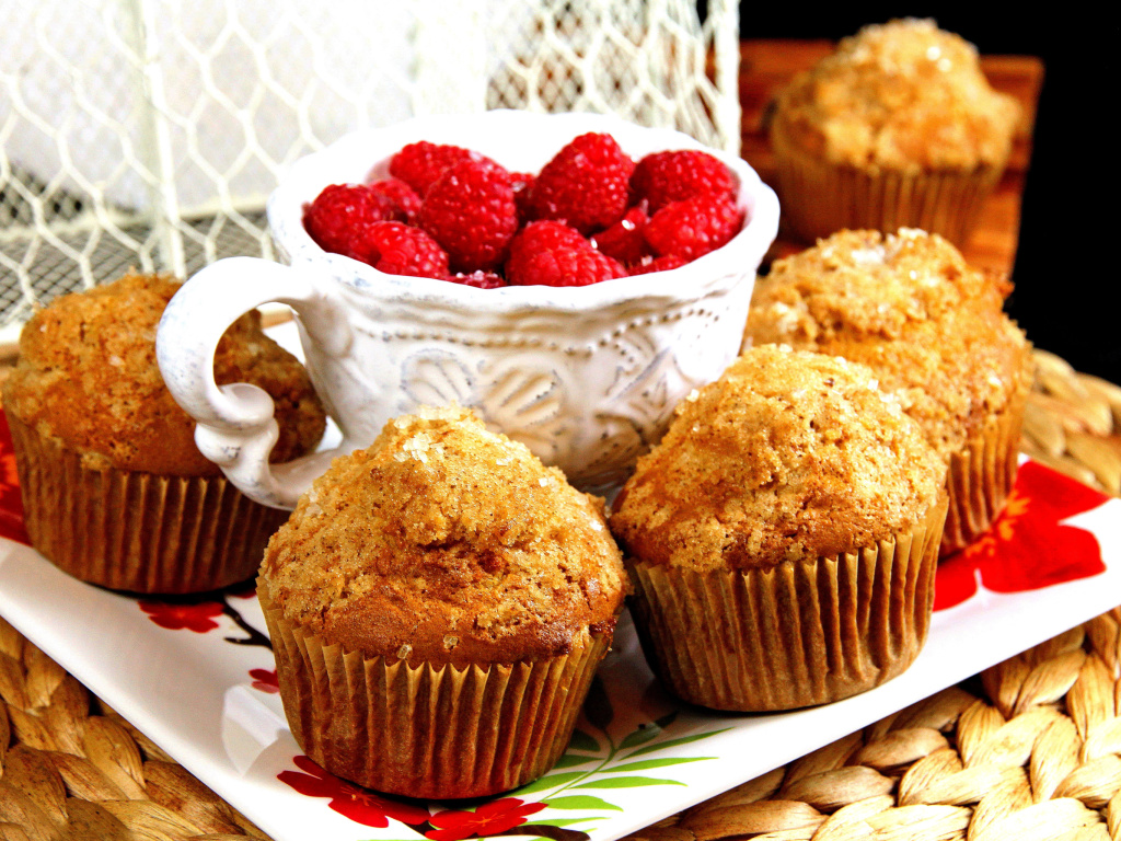 Muffins and Raspberries wallpaper 1024x768