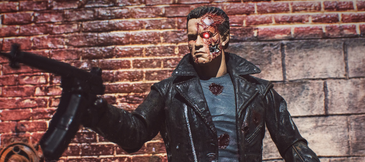 Fondo de pantalla Terminator Toy 720x320