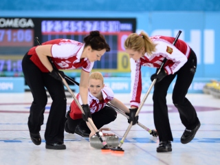 Обои Sochi 2014 Winter Olympics Curling 320x240