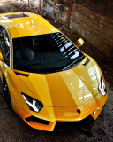 Fondo de pantalla Yellow Lamborghini Aventador 128x160