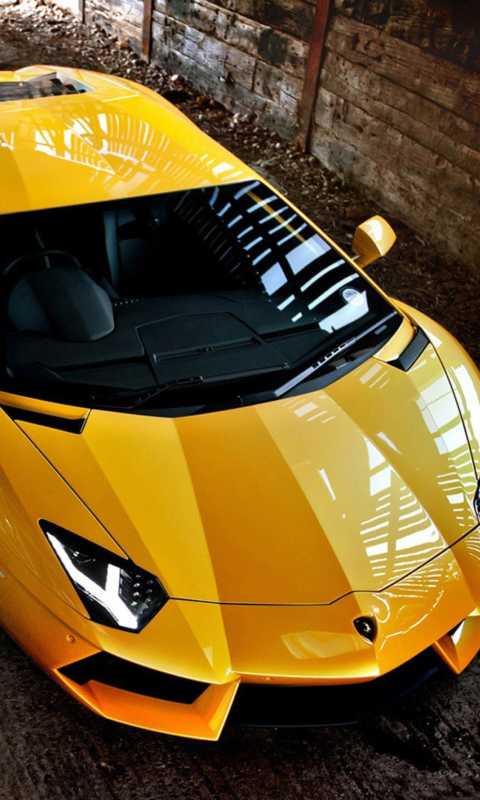 Fondo de pantalla Yellow Lamborghini Aventador 480x800