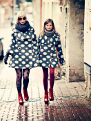 Das Mother And Daughter In Matching Coats Wallpaper 132x176