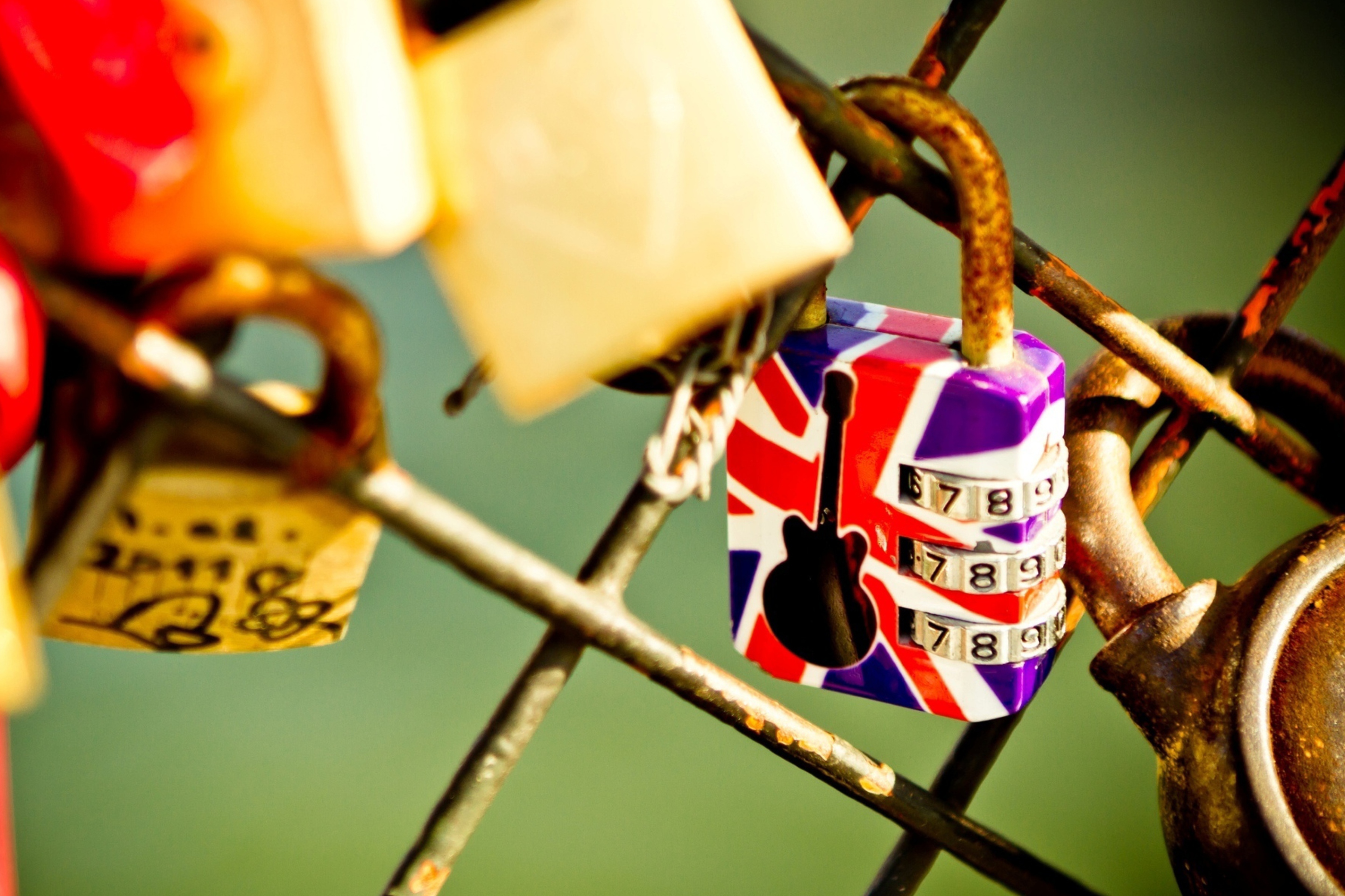 Das British Lock Wallpaper 2880x1920